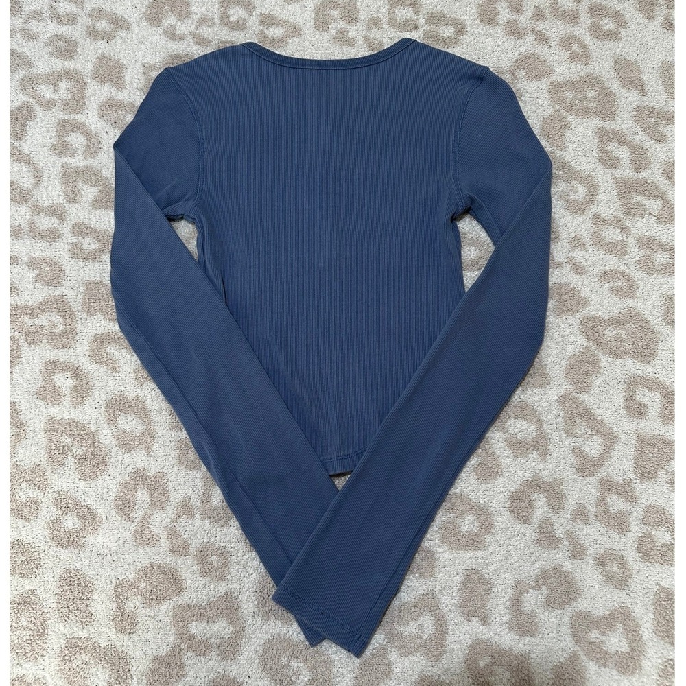 BDG Henley Top Size S Blue Long Sleeve Ribbed Knit Curved Hem Urban Outfitters - Picture 3 of 3